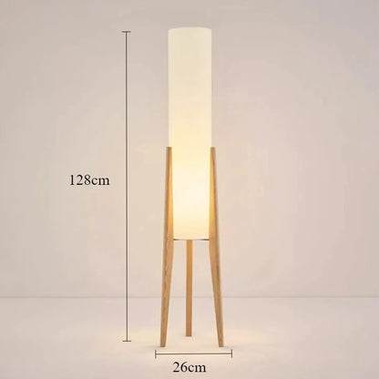Nowoczesna lampa podłogowa z drewnianymi nogami i cylindrycznym kloszem
