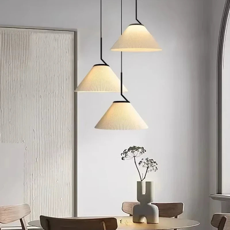 Minimalistyczna Lampa Wisząca z Tkaninowym Kloszem