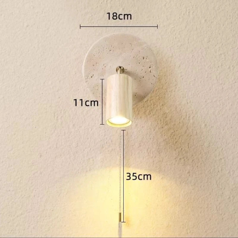 Nowoczesny kinkiet ścienny z regulowanym reflektorem – kamień i drewno