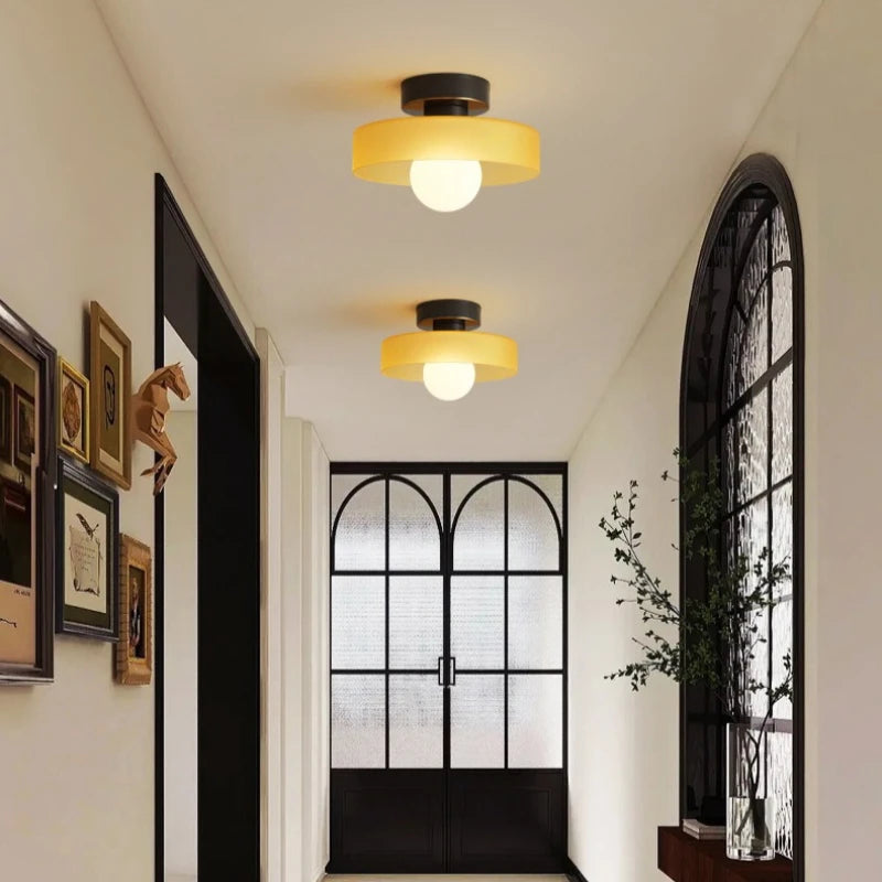 Nowoczesna lampa sufitowa LED – minimalistyczny plafon z okrągłym kloszem