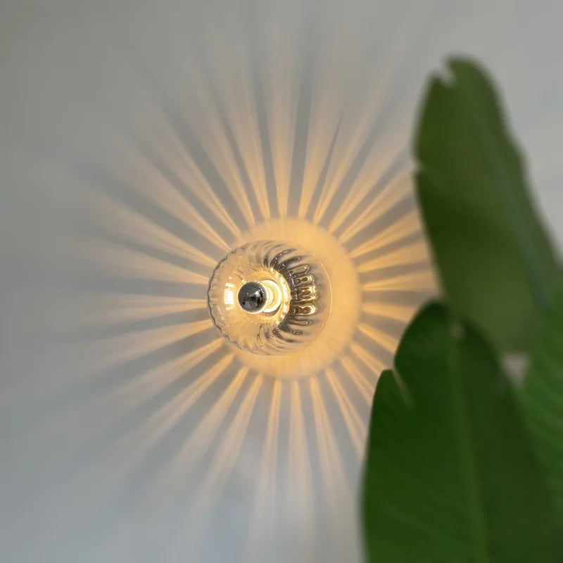 Elegancka lampa sufitowa szklana z kryształowym designem