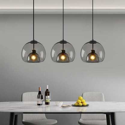 Szklana lampa wisząca – podwójny klosz w industrialnym stylu