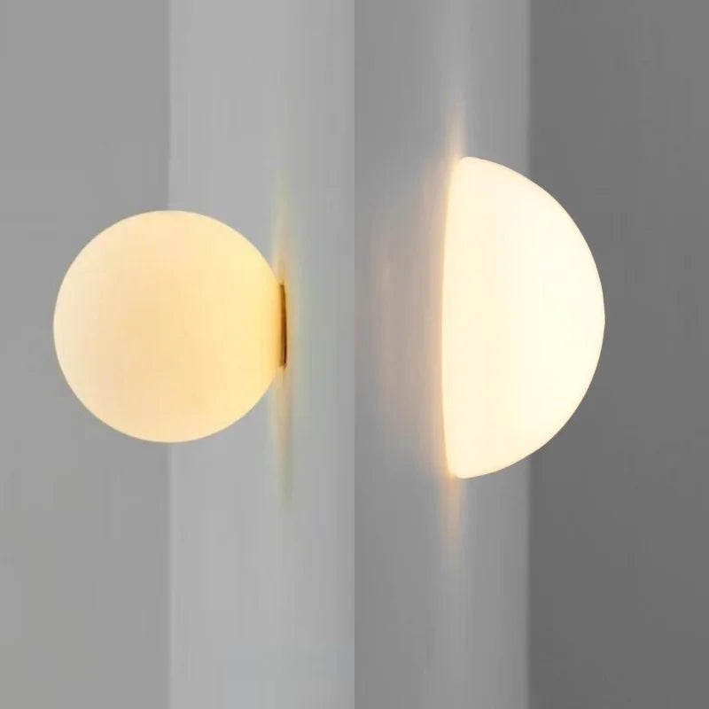 Nowoczesna lampa ścienna LED kula – minimalistyczny kinkiet do sypialni, salonu i korytarza