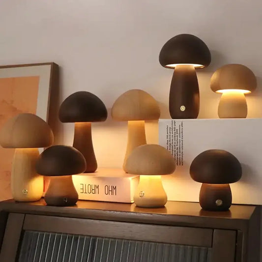 Drewniana lampa stołowa LED w kształcie grzybka – przytulne światło nocne