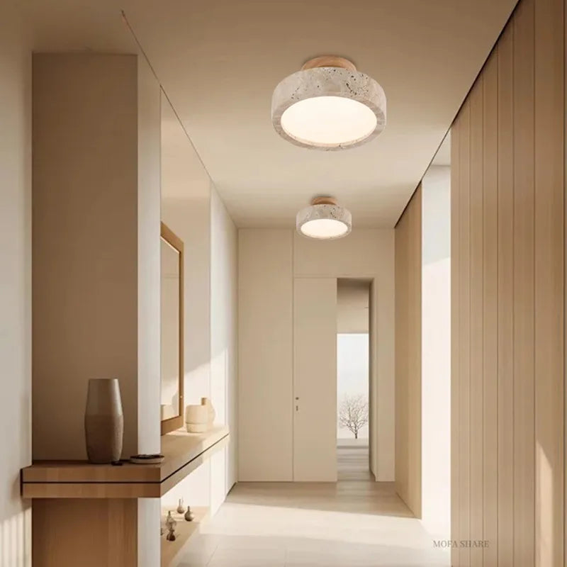 Sufitowa lampa z kamienia i drewna w stylu minimalistycznym