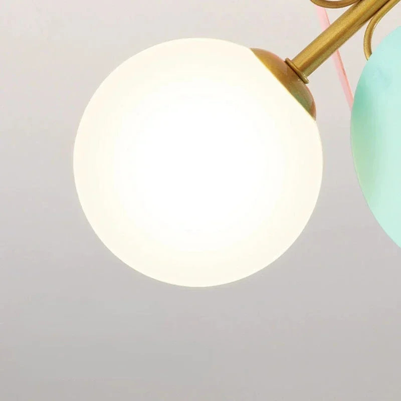 Nowoczesna lampa sufitowa LED – designerski plafon z kulistymi kloszami