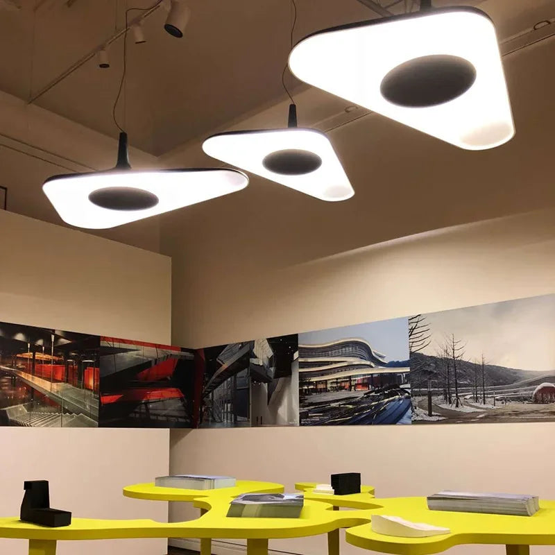 Nowoczesna Lampa Wisząca LED – Futurystyczny Design w Stylu Minimalistycznym