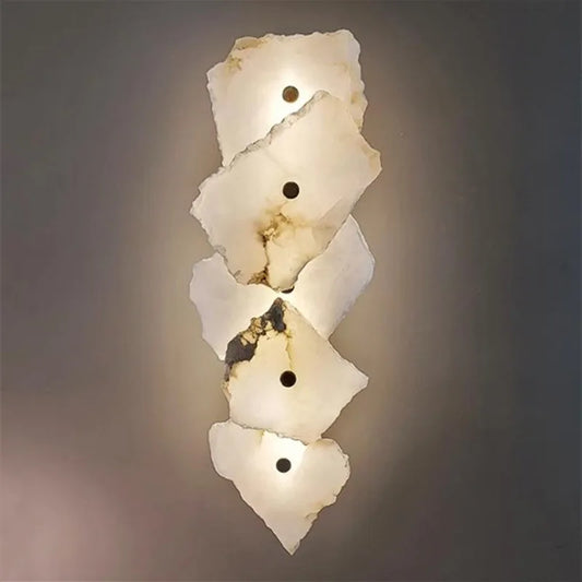 Nowoczesny kinkiet ścienny LED – dekoracyjna lampa w stylu organicznym