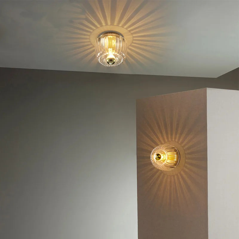 Elegancka lampa sufitowa szklana z kryształowym designem