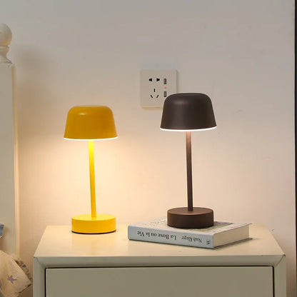 Kolorowa lampka stołowa LED – nowoczesny design, ładowanie USB, idealna na biurko