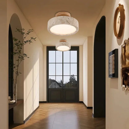 Sufitowa lampa z kamienia i drewna w stylu minimalistycznym