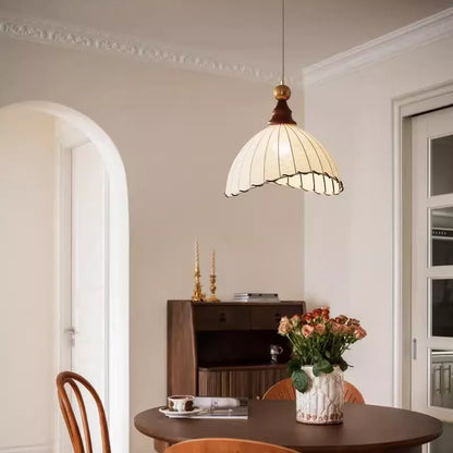 Lampa Wisząca Retro z Jedwabnym Kloszem i Drewnianym Wykończeniem