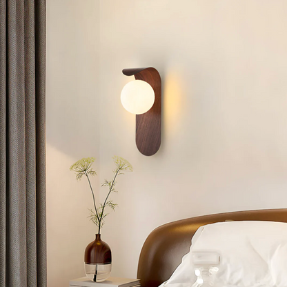 Nowoczesna lampa ścienna LED z elementem drewna – kinkiet do salonu i sypialni