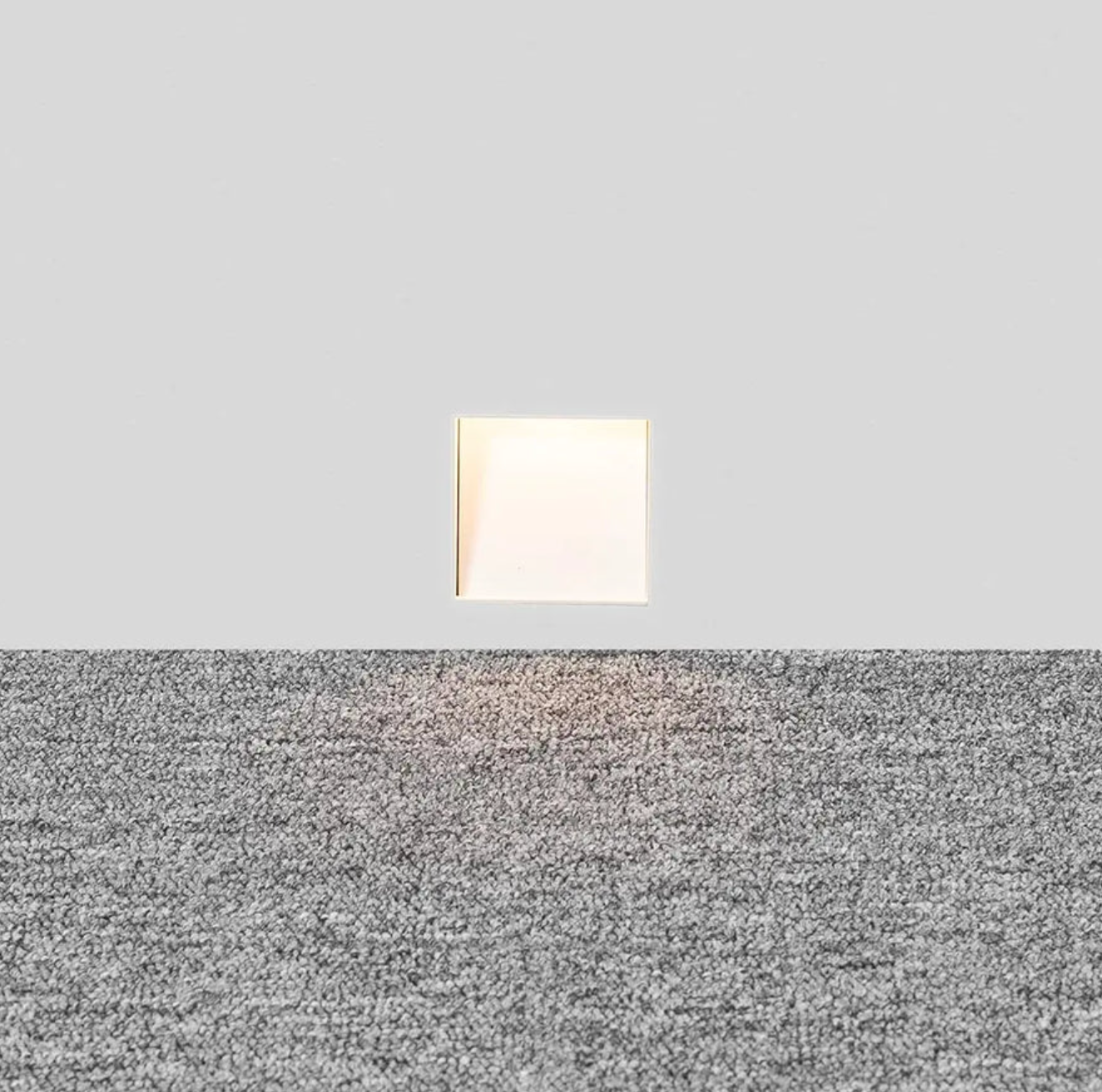 Wpuszczana lampa schodowa LED – kwadratowy kinkiet do montażu w ścianie