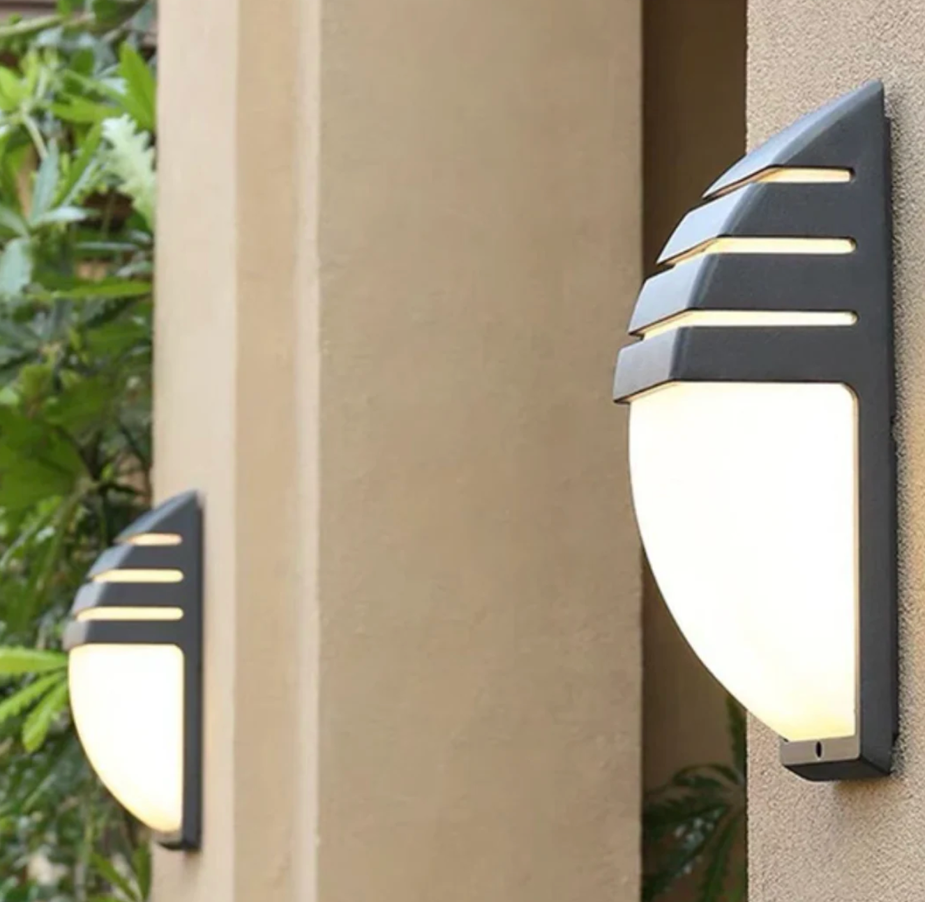 Nowoczesna lampa elewacyjna LED – kinkiet zewnętrzny z kloszem mlecznym