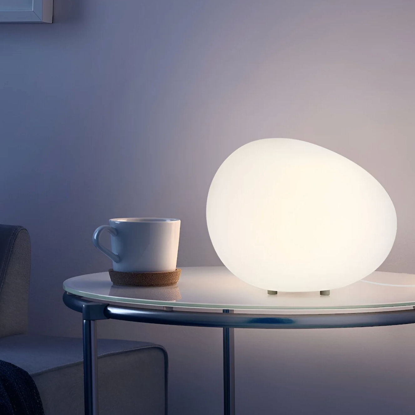 Lampka stołowa w kształcie kamienia – minimalistyczna elegancja w organicznej formie