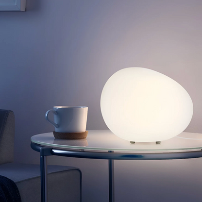 Lampka stołowa w kształcie kamienia – minimalistyczna elegancja w organicznej formie