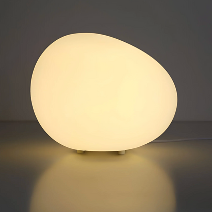 Lampka stołowa w kształcie kamienia – minimalistyczna elegancja w organicznej formie