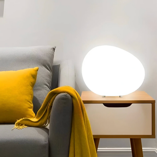 Lampka stołowa w kształcie kamienia – minimalistyczna elegancja w organicznej formie