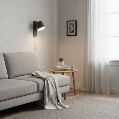 Minimalistyczna kinkietowa lampa ścienna z regulowanym kloszem