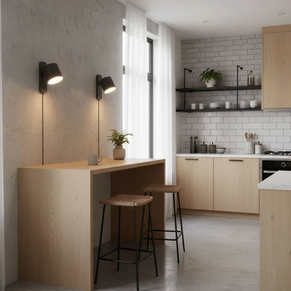 Minimalistyczna kinkietowa lampa ścienna z regulowanym kloszem