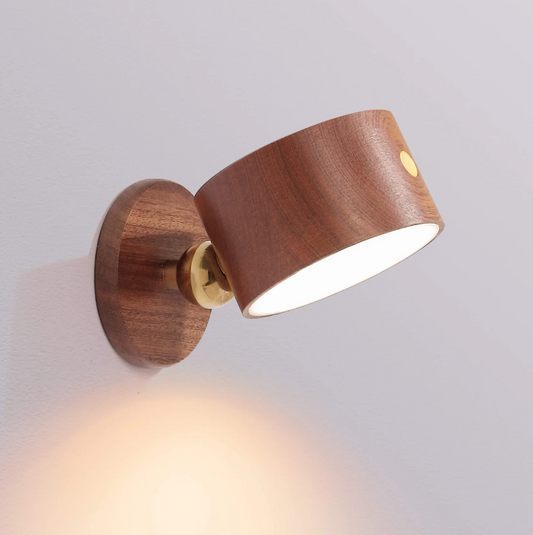 Drewniany kinkiet LED na magnes z regulacją kąta – nowoczesna lampka ścienna