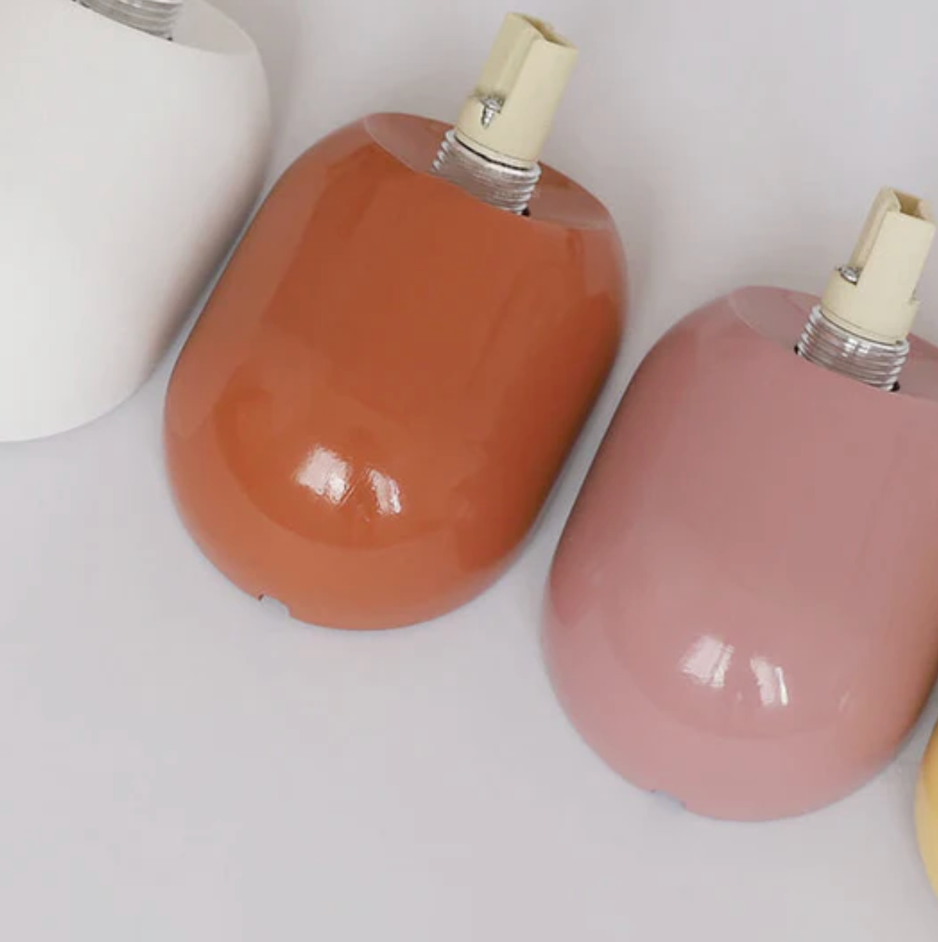 Nowoczesny kinkiet kula LED – designerska lampa ścienna