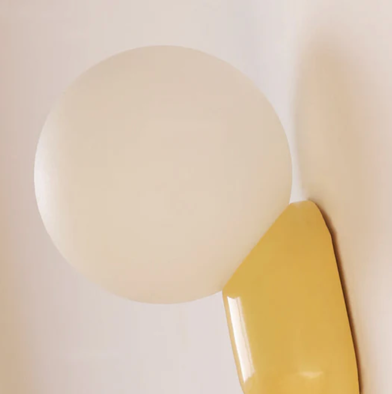 Nowoczesny kinkiet kula LED – designerska lampa ścienna