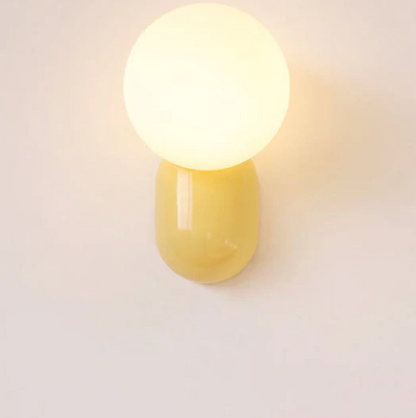 Nowoczesny kinkiet kula LED – designerska lampa ścienna