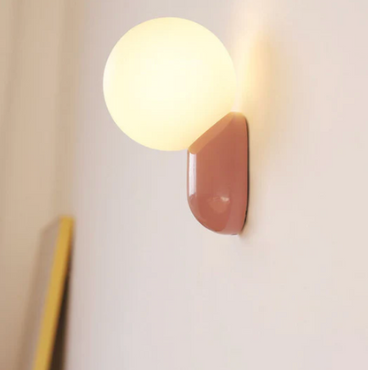 Nowoczesny kinkiet kula LED – designerska lampa ścienna
