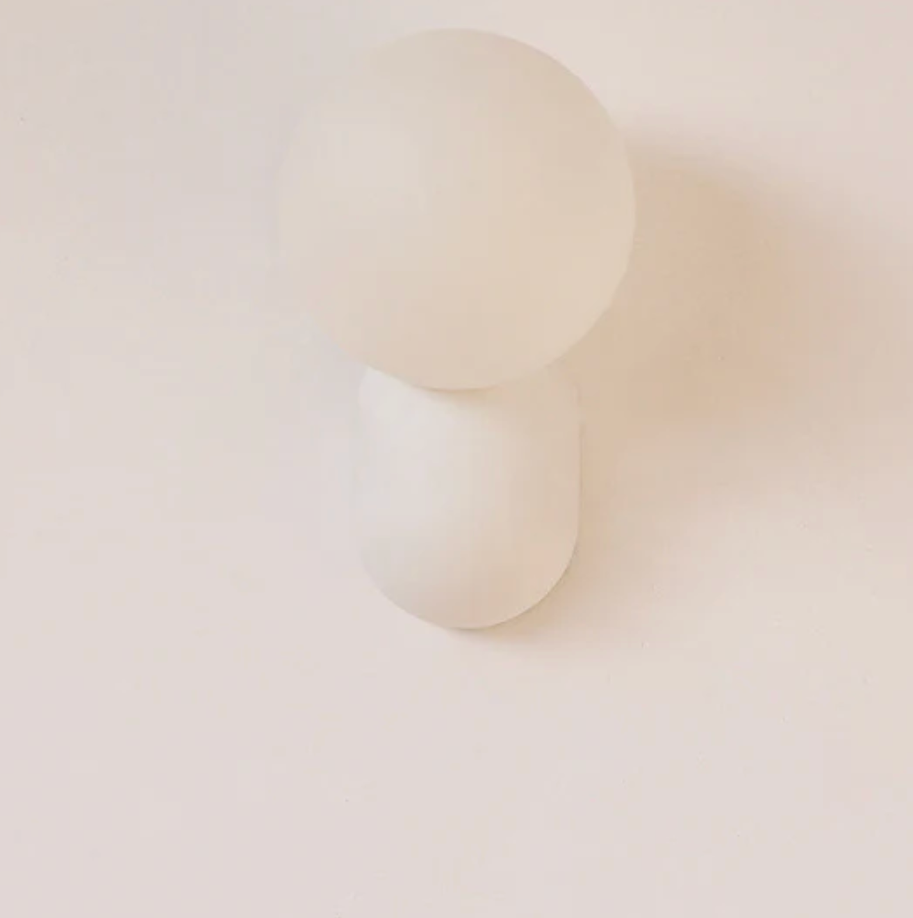 Nowoczesny kinkiet kula LED – designerska lampa ścienna