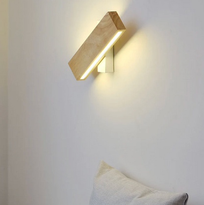 Drewniany kinkiet ścienny LED – minimalistyczna lampa liniowa