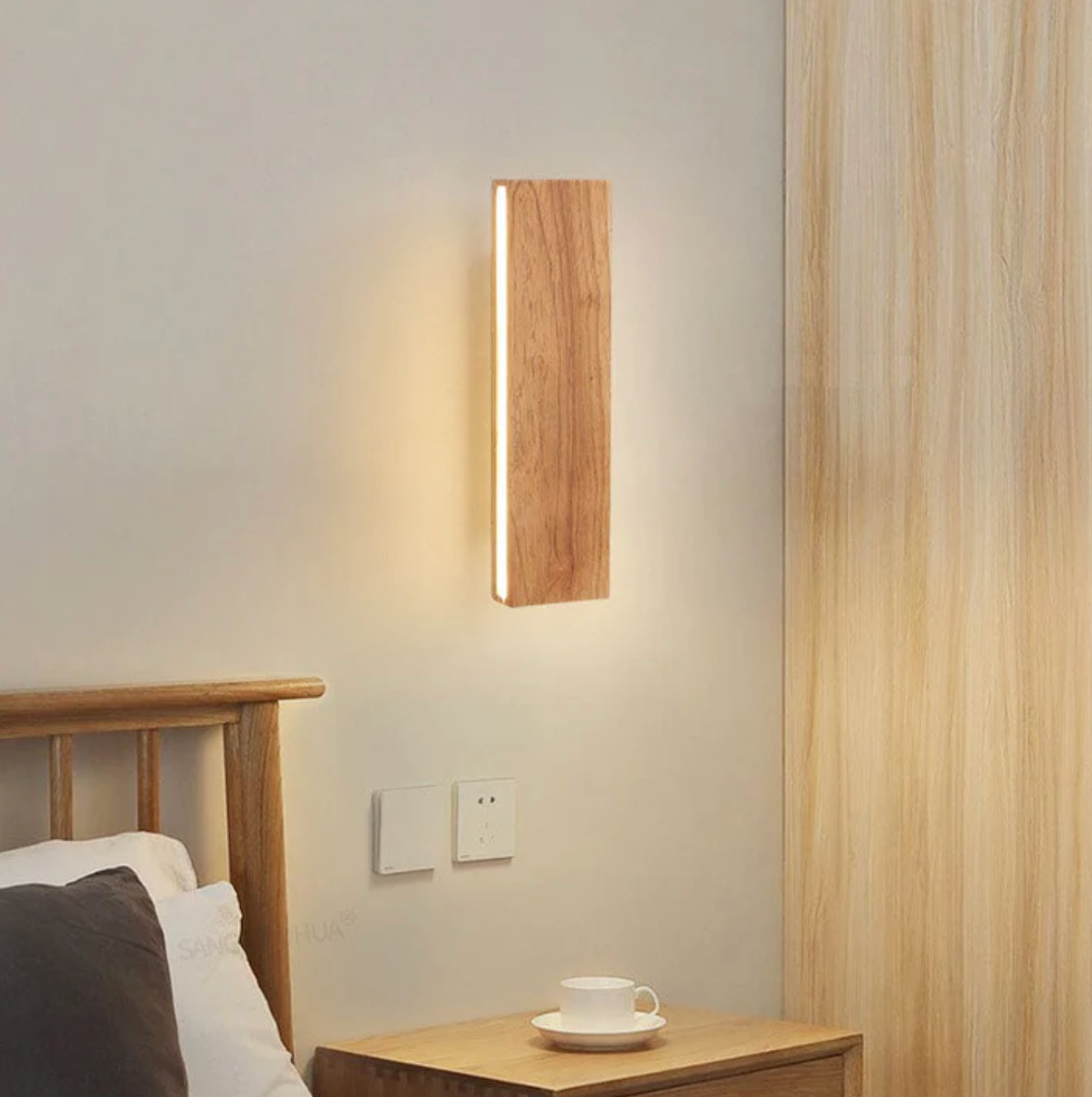 Drewniany kinkiet ścienny LED – minimalistyczna lampa liniowa