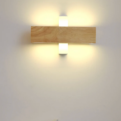 Drewniany kinkiet ścienny LED – minimalistyczna lampa liniowa