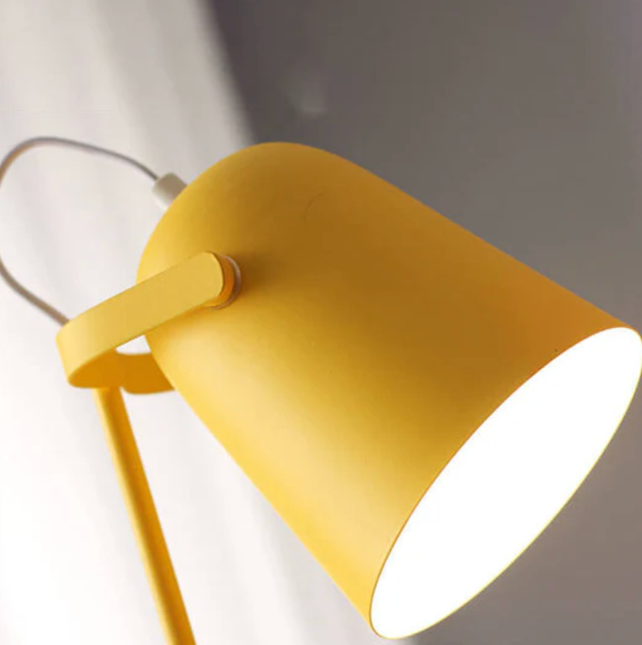 Nowoczesna lampa biurkowa metalowa – regulowana lampka stołowa do czytania