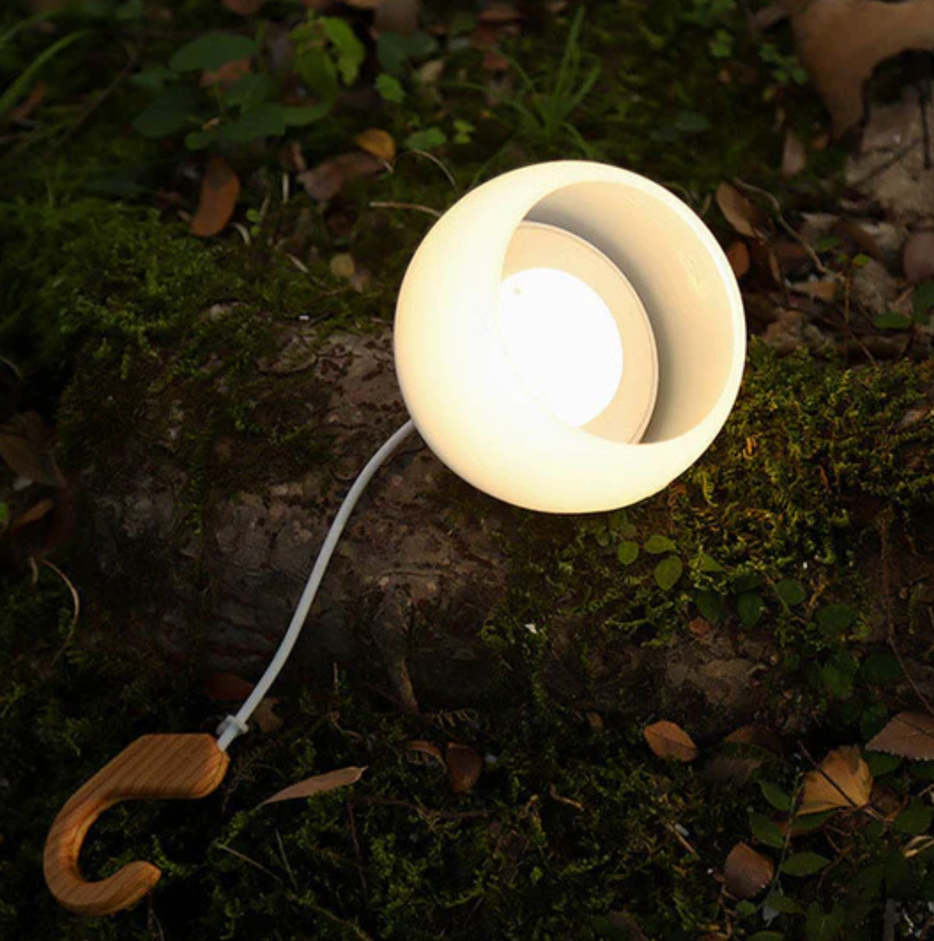 Przenośna lampa biwakowa LED z uchwytem – styl outdoor & scandi