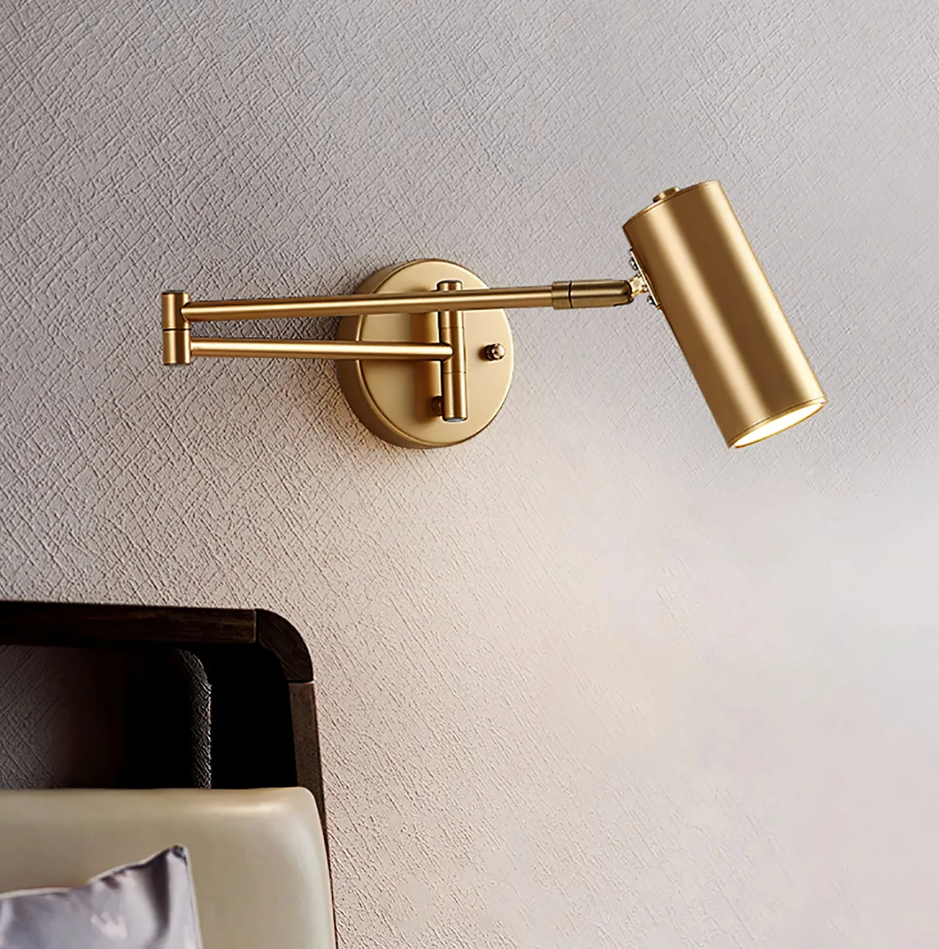 Nowoczesny kinkiet ścienny z regulowanym ramieniem – minimalistyczna lampa punktowa