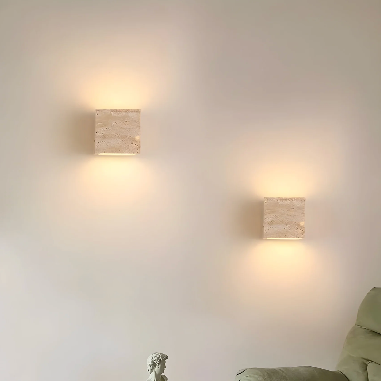 Kamienny kinkiet ścienny – minimalistyczna lampa z naturalnego trawertynu