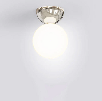 Plafon sufitowy kula – lampa z mlecznym kloszem szklanym i metalową podsufitką