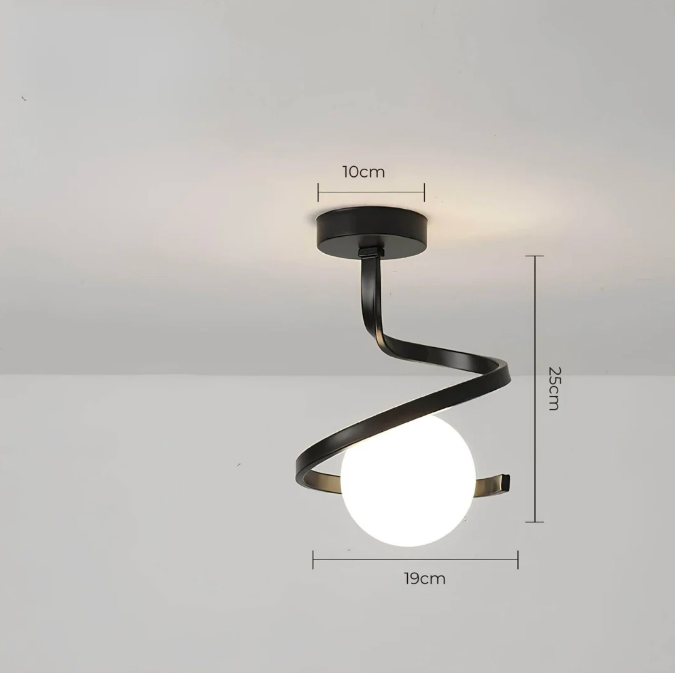 Plafon sufitowy spiralny – lampa z kulistym
