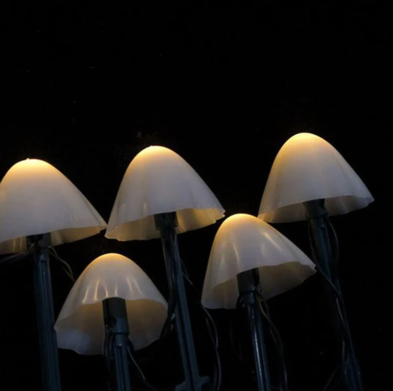Solarne lampki ogrodowe LED Grzybki – dekoracyjne oświetlenie zewnętrzne RGB