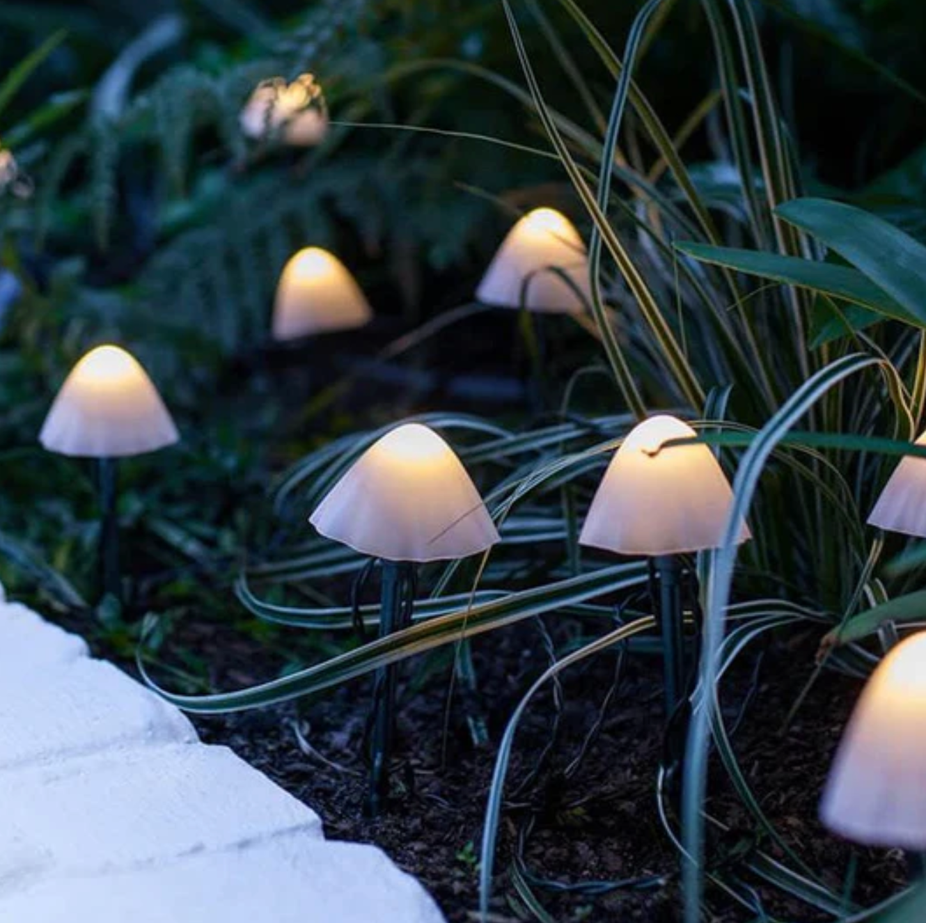 Solarne lampki ogrodowe LED Grzybki – dekoracyjne oświetlenie zewnętrzne RGB