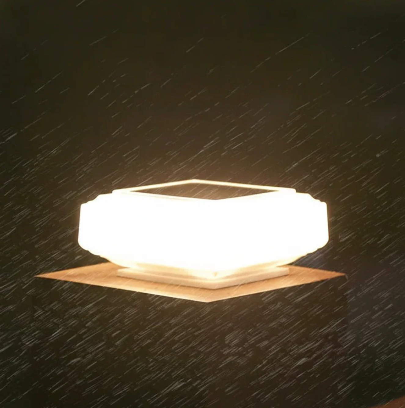 Solarna lampa ogrodowa LED kwadratowa – zewnętrzna lampka dekoracyjna na taras i do ogrodu