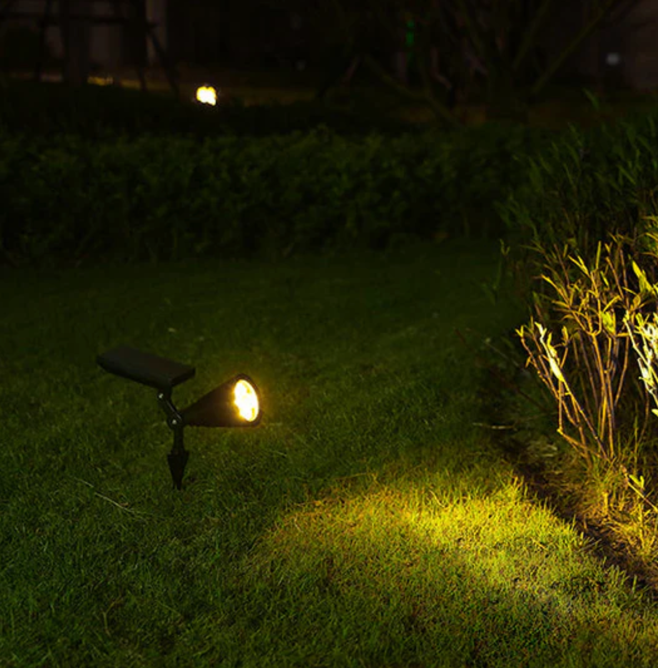 Solarna lampa ogrodowa LED reflektor 4x LED – regulowany spot do oświetlenia zewnętrznego