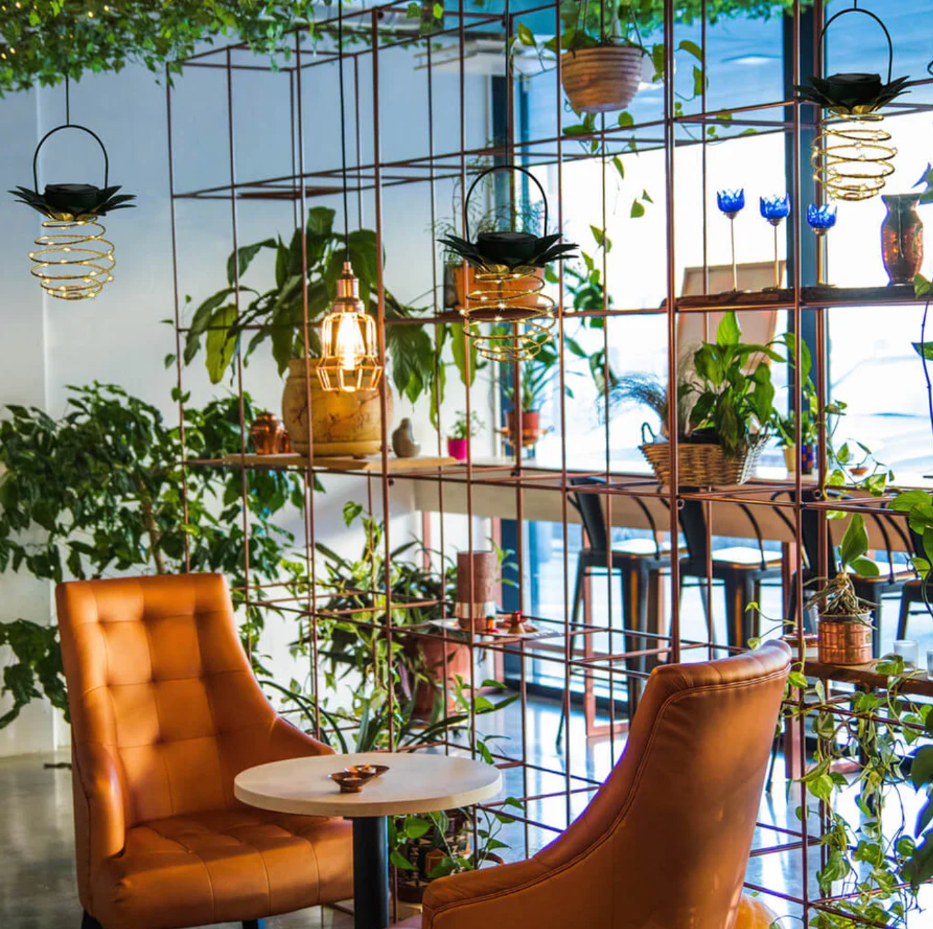 Solarna lampa wisząca LED ananas – dekoracyjna lampka ogrodowa spiralna na taras i balkon