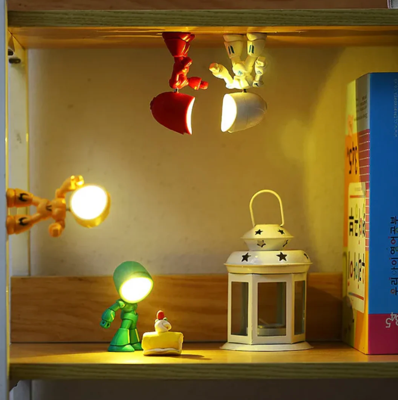 Lampka LED w kształcie robota – figurka dekoracyjna z funkcją oświetlenia