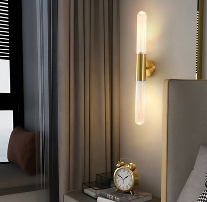 Nowoczesny kinkiet ścienny LED – pionowa lampa dekoracyjna do salonu i sypialni
