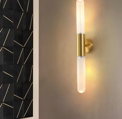 Nowoczesny kinkiet ścienny LED – pionowa lampa dekoracyjna do salonu i sypialni