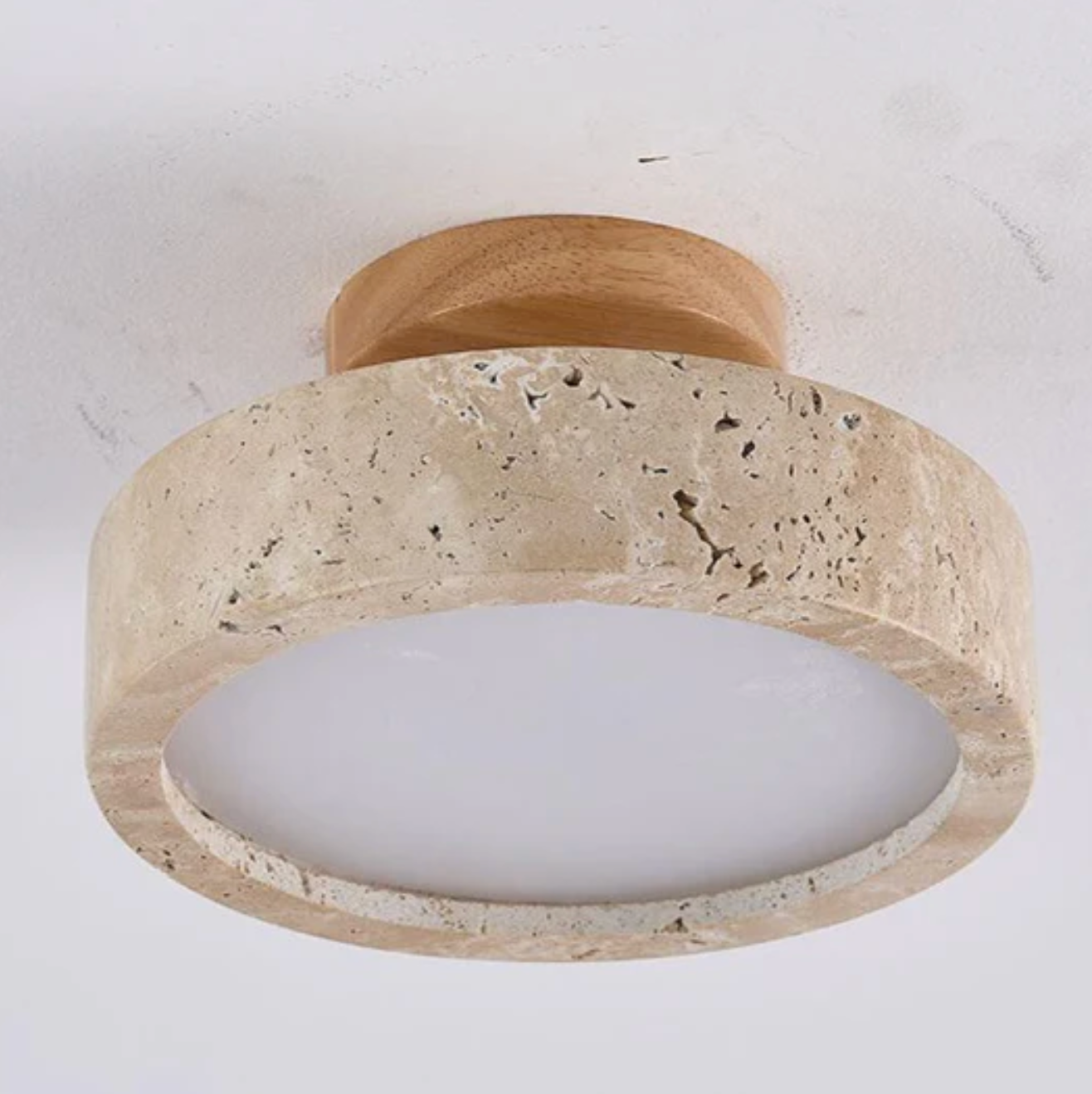 Sufitowa lampa z kamienia i drewna w stylu minimalistycznym