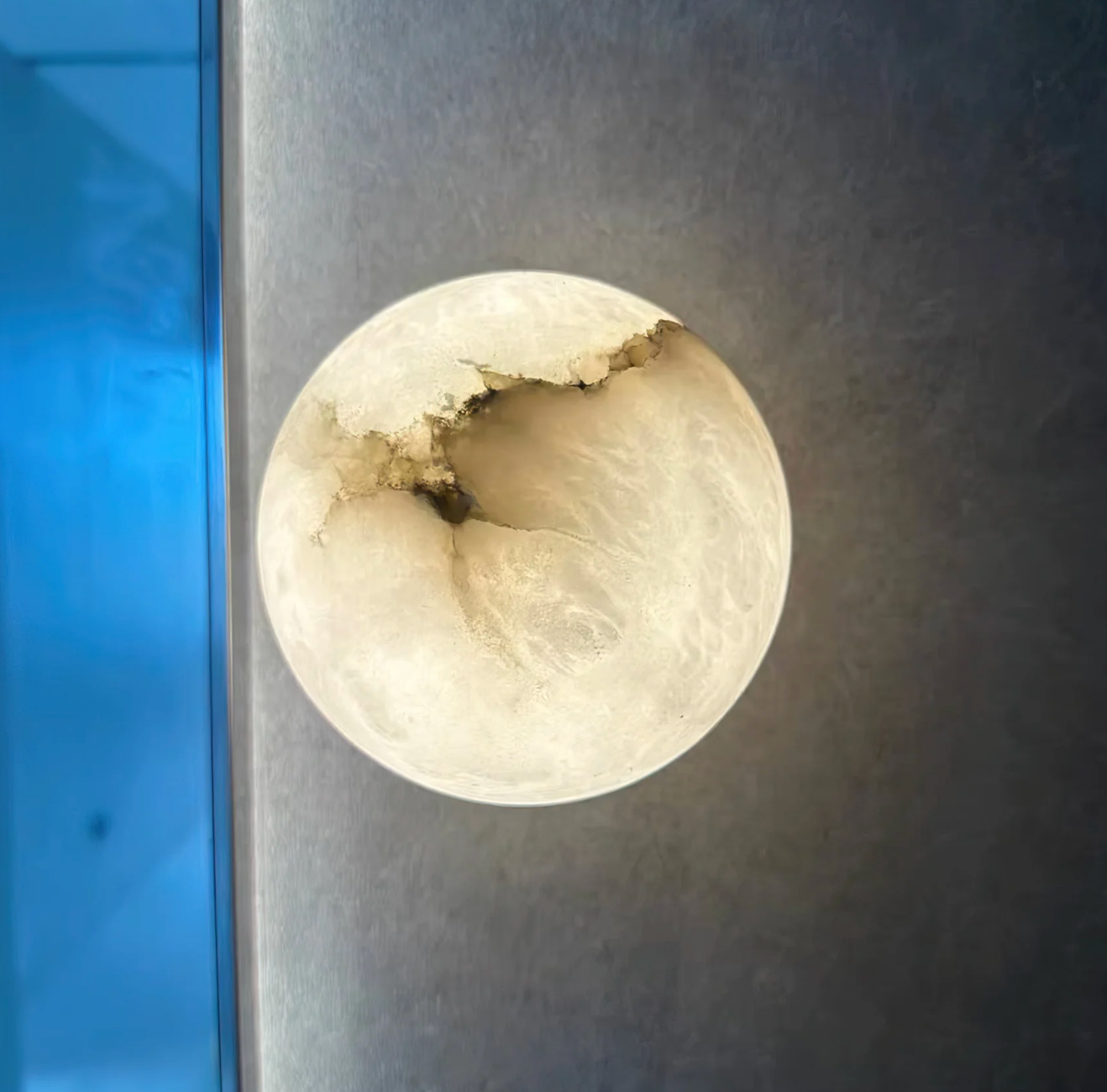 Kinkiet ścienny kula marmurowa LED – nowoczesna lampa dekoracyjna